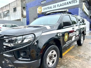 Homem é preso em flagrante por agredir mulher e filhas no Tabuleiro dos Martins