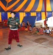 Palhaço do Le Cirque dá oficina para alunos da Escola de Circo