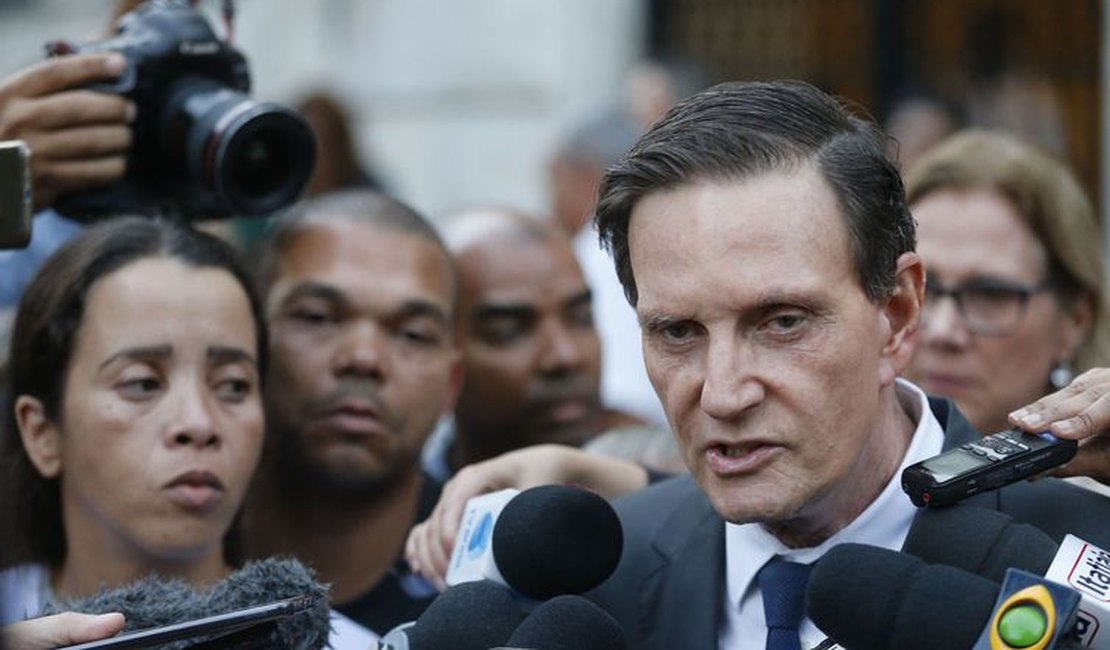 Crivella tentará reverter decisão do STF que liberou livros LGBT na Bienal