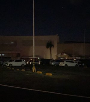 Bairros da parte baixa de Maceió ficam às escuras após 'blackout' na energia