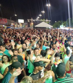 Xanndy Harmonia e desfile de blocos marcam festa do Folia de Rua em Arapiraca