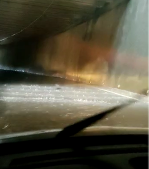 Chuvas intensas deixam ruas alagadas e trânsito lento em Maceió