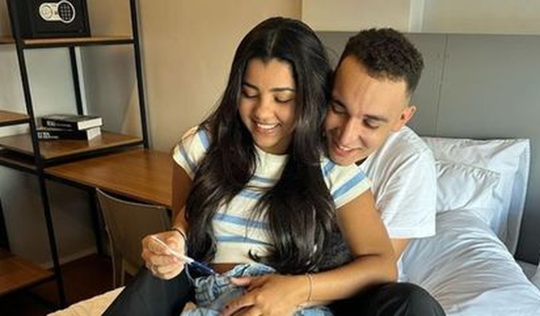 João Gomes e namorada anunciam gravidez: 'Vamos ser papais'