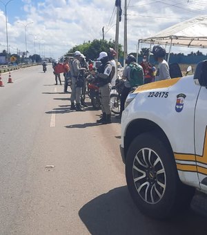 Cerca de 50 irregularidades de trânsito são registradas durante blitz na avenida José Alexandre