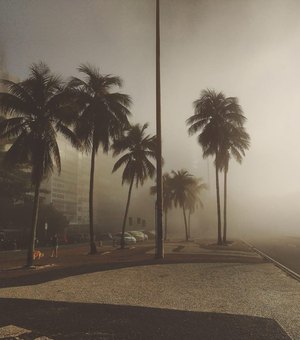Névoa encobre orla do Rio de Janeiro 