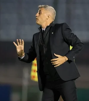 Crespo reclama de gramado em derrota do São Paulo, mas afirma: 'Faltam 90 minutos no Morumbi'