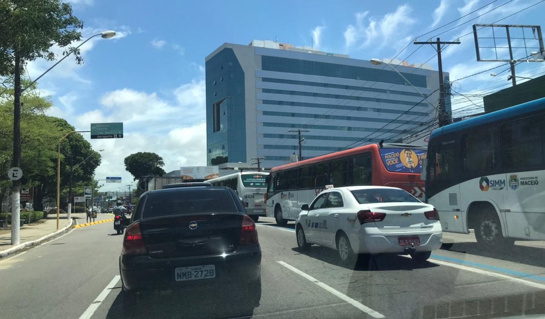 Ex-rodoviários subtraem chaves de motoristas e realizam protesto em Maceió
