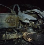 Motociclista morre após colidir com carro que incendeia em Taquarana