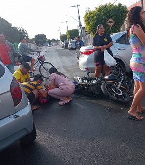 Acidente envolvendo carro e motocicleta deixa motociclista ferido no bairro Cavaco, em Arapiraca