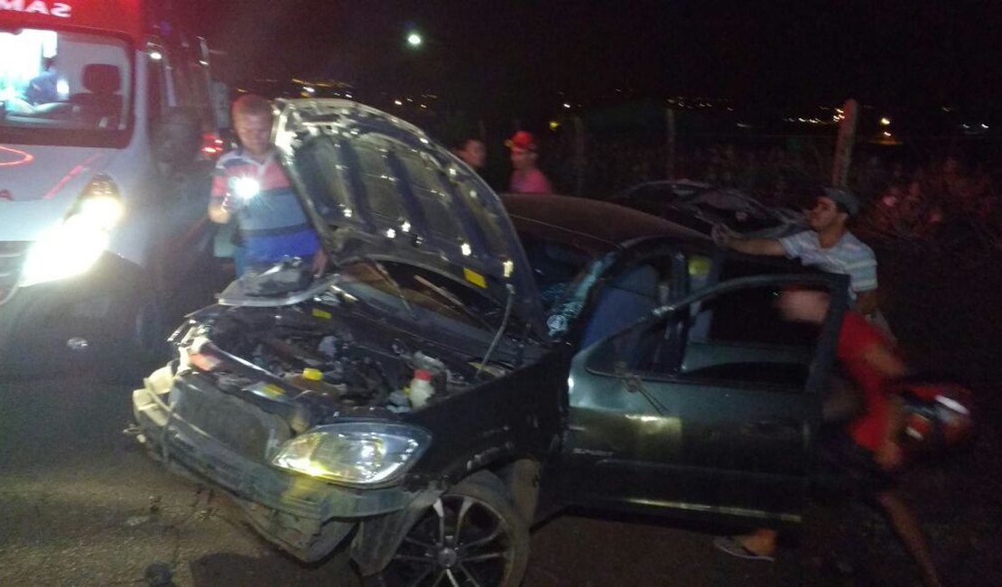 Vídeo: cinco pessoas ficam feridas após carro capotar em  Coité do Noia
