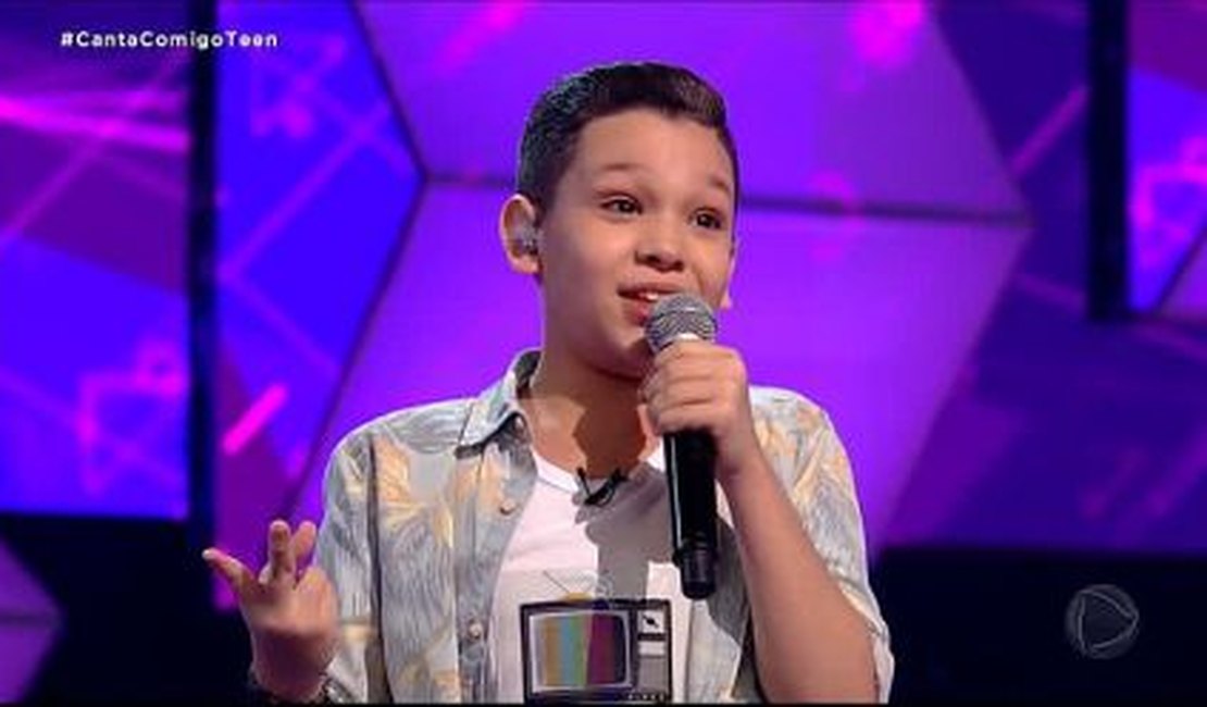 [Vídeo] Cantor alagoano de 11 anos se classifica para a fase seminfinal em programa de TV