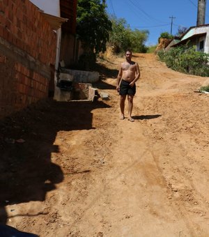 Moradores da Rua do Cemitério reclamam da falta de infraestrutura em Maragogi