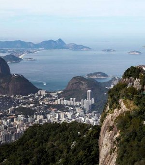 Bala perdida mata menina em morro no centro do Rio de Janeiro