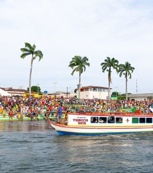 Procissão fluvial marca encerramento da festa do Bom Jesus dos Navegantes