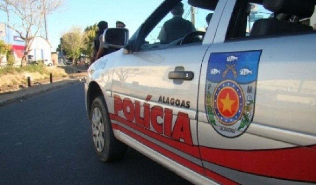 Polícia recupera motocicleta após roubo e apreende revólver no Clima Bom