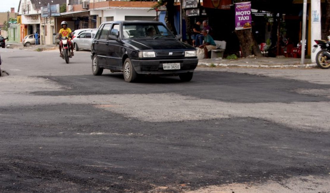 Seminfra inicia semana aplicando 115 toneladas de asfalto em tapa-buraco