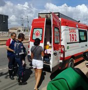 Colisão entre moto e ambulância deixa mulher ferida em Arapiraca