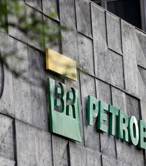 Petrobras tem prejuízo histórico de R$ 48,5 bi após rever preço do petróleo 