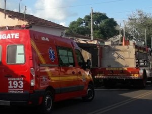Fogo em vegetação em Penedo mobiliza Corpo de Bombeiros na cidade ribeirinha