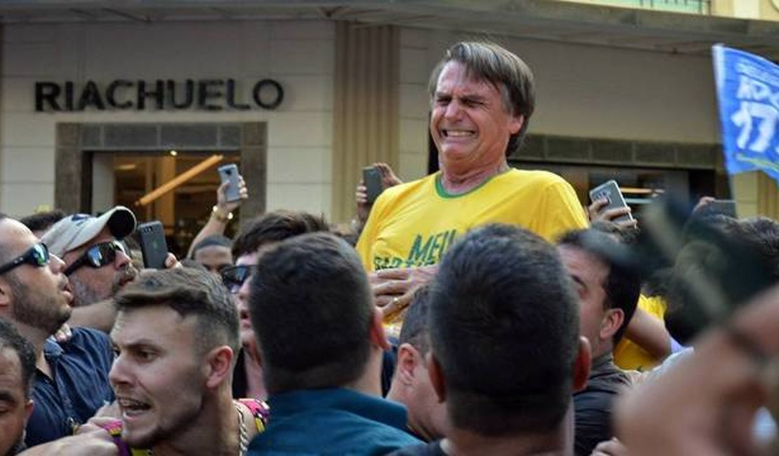 Facada em Bolsonaro durante campanha completa um ano