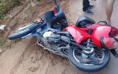 Colisão envolvendo carro e motocicleta deixa duas pessoas feridas na AL-220