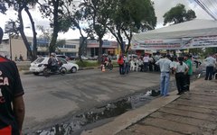 Rodoviários interditam Avenida Durval de Goes Monteiro