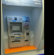 [Vídeo] Cliente de banco é constrangida por registrar filas e caixas quebrados 