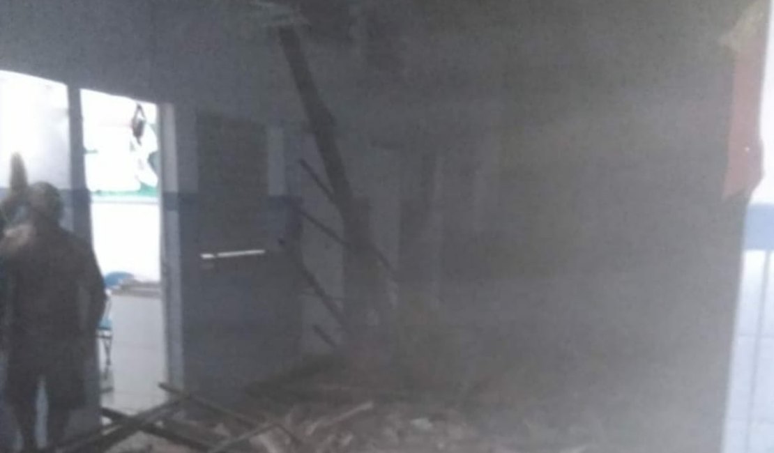Teto de escola municipal desaba no Passo de Camaragibe