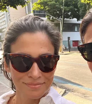 Renata Vasconcellos e irmã gêmea posam juntas e confundem internautas