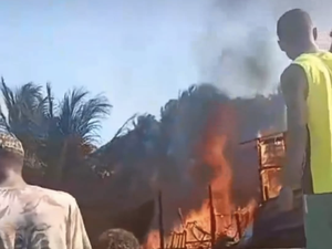 [Vídeo] Incêndio destrói barracos da Vila Emater, em Jacarecica