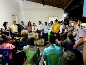 Prefeitura de Palmeira entrega forrageiras e kits de irrigação para agricultores do município