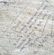 Declaração de amor escrita há 40 anos é descoberta em parede de escola