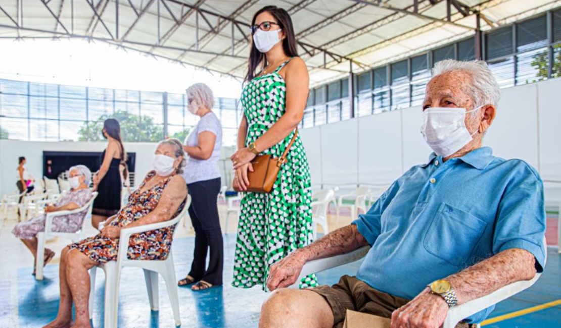 Arapiraca amplia vacinação contra a Covid-19 e passa a imunizar idosos entre 79 e 82 anos