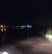 [Vídeo] Ponte do Canaã, na AL-105, está alagada devido à cheia do Rio Mucaita