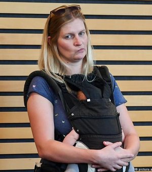 Deputada é expulsa do plenário por estar com bebê no colo