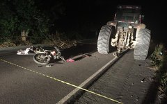 Motociclista colide em trator e morre na AL 220 em São Miguel dos Campos 