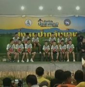 Meninos e treinador resgatados na Tailândia têm alta e relatam dias na caverna