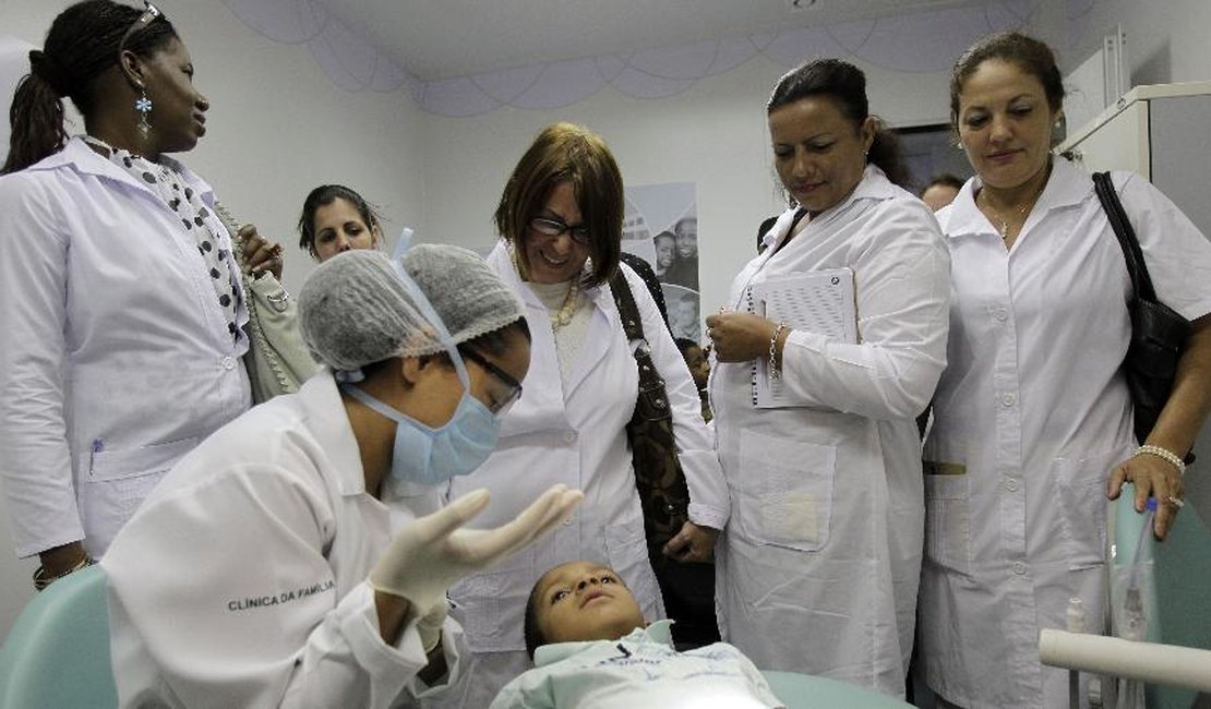 'Não somos o governo cubano', dizem médicos que querem ficar no Brasil