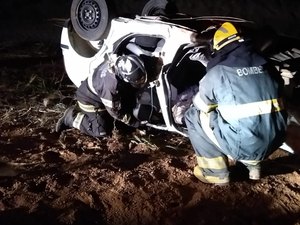 Após grave acidente, homem fica preso às ferragens e morre na AL-220 em Limoeiro de Anadia