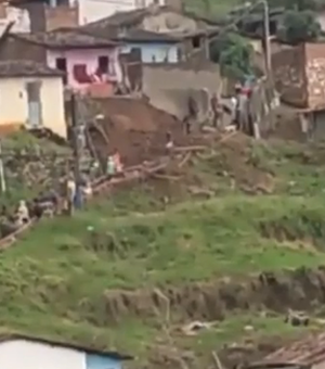 [Vídeo] Barreira desliza em São José da Lage e deixa homem ferido