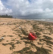 Chuva e alta temporada vêm acompanhadas de lixo em praias de Maceió 