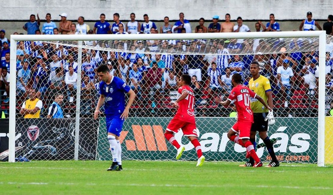 Mota falha, CRB vence CSA e assume liderança do campeonato alagoano