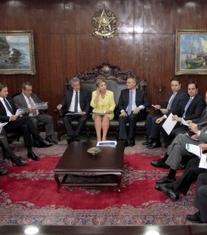 Renan Filho se reúne com governadores em Brasília para discutir ampliação do Simples