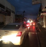 Após chuva, ruas ficam sem energia e congestionadas em Arapiraca