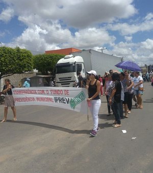 Professores de Junqueiro vão às ruas contra reforma da Previdência e por direitos salariais