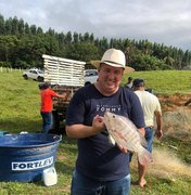 Prefeitura de Porto de Pedras entrega peixe à população
