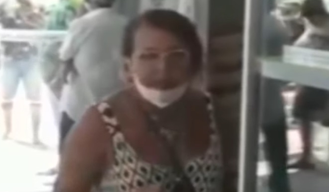 'Sou a maior racista do planeta Terra', diz mulher detida por agressões em agência bancária
