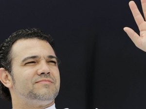 Feliciano propõe boicote à Natura por patrocínio a novela com beijo gay