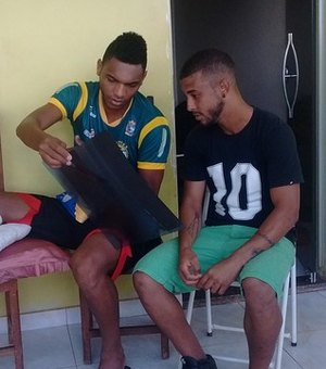 'Peço perdão', diz lateral-esquerdo que fraturou perna de zagueiro no Tocantins