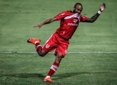 De olho no Vasco, Wesley quer reação para CRB permanecer no G4